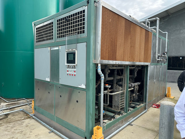 Industrial process chiller in continuous operation
